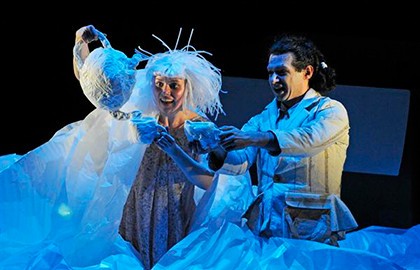 Картонный человечек и Мотылек