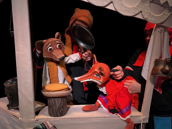 Спектакль «Как лиса медведя обманывала, да потом сама попалась»