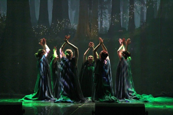 Танцевально–песенное шоу Мира славянских легенд «Шёпот предков»