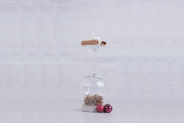 Подсвечник новогодний из винного бокала