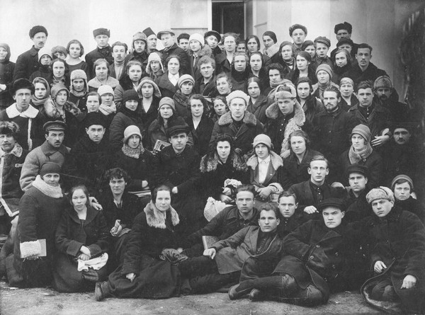 Презентация книги Маргариты Петуховой «Чем труд ваш измерить?»