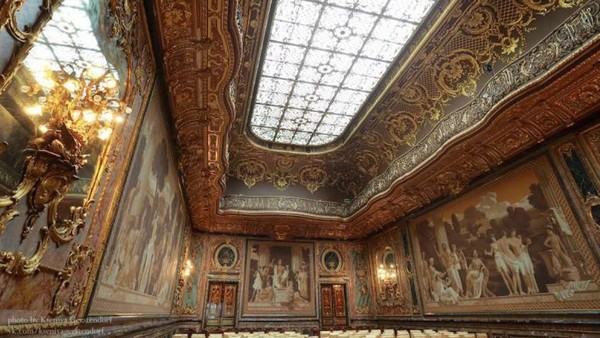 Средь шумного бала