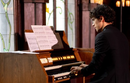 Новое утро в Особняке. Кофе, друзья, орган