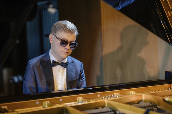 Филармонический джаз-оркестр РТ и Олег Аккуратов