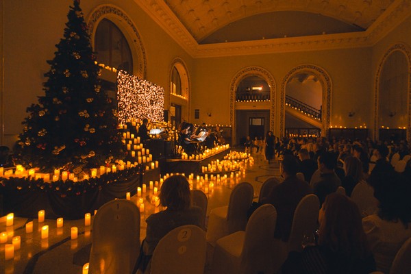 Luminary. Волшебный свет Рождества и 3000 свечей