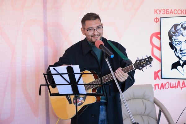 Клуб «Читающий понедельник»: встреча с писателем Артуром Ахметшиным