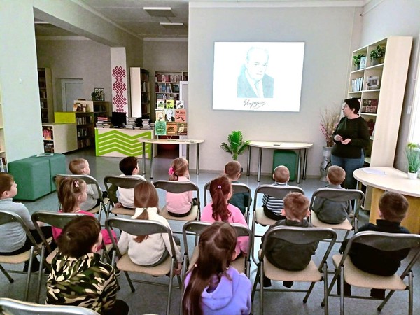 Книжный вернисаж «Кто для нас рисует книги»