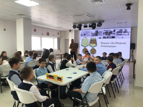 Патриотический час «В жизни есть место подвигу»