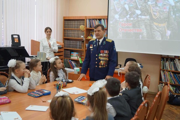 «России верные сыны»: патриотический час к Дню Героев Отечества