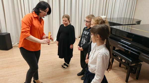 Познавательный час «Знакомство с народными духовыми инструментами»