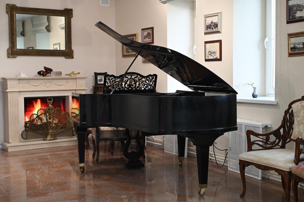 Выставка «Губернаторская гостиная»