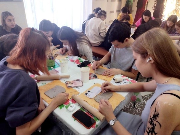 Мастер-класс «Керамические тарелочки «Коты»