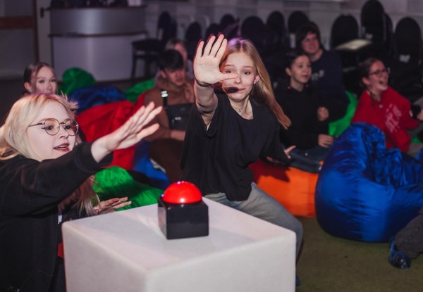 Интеллектуальная игра «Успей нажать»