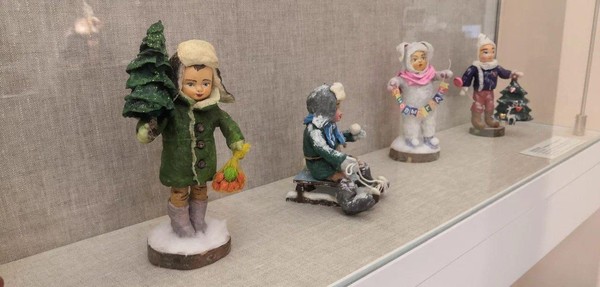 Выставка «Карнавал новогодний игрушек»