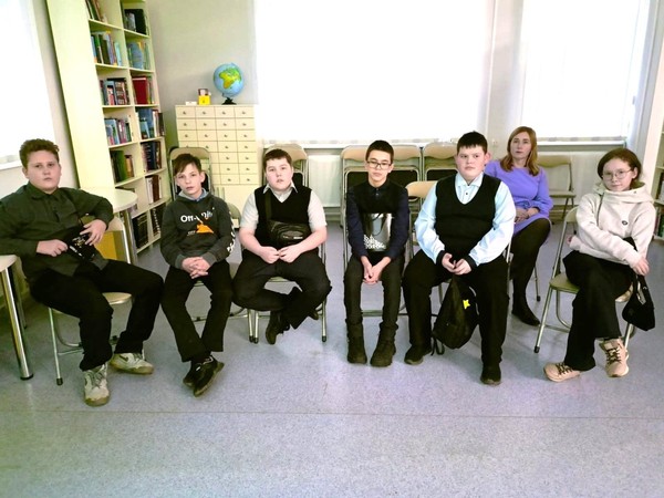 Патриотический час «Навеки в памяти героев имена»