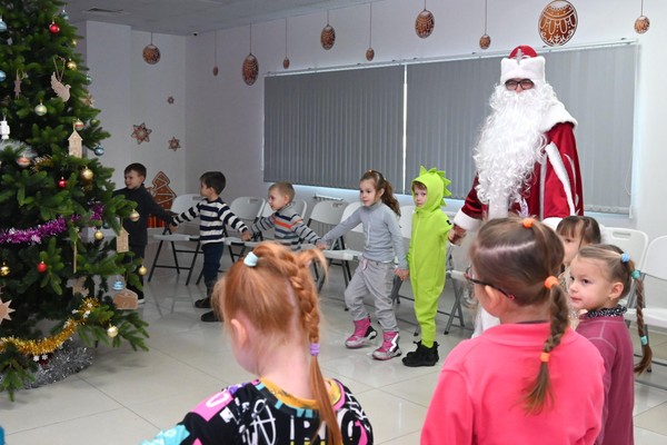 Тематический час «Дед Мороз и его коллеги»