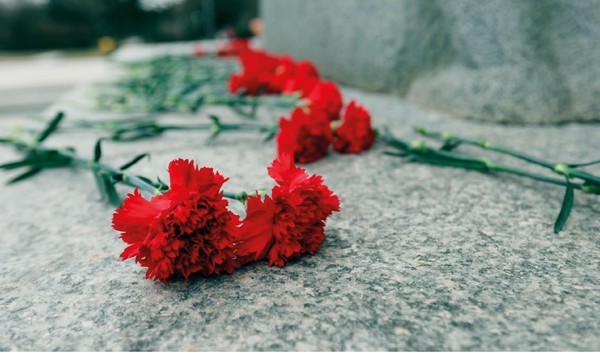 Церемонией возложения венков и цветов к Обелиску Победы, посвященная Дню Героев Отечества