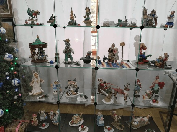 Выставка «Сказочные истории в игрушках»