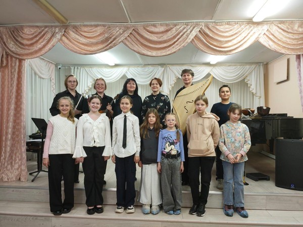 ДОМРА И ЕЁ ДРУЗЬЯ