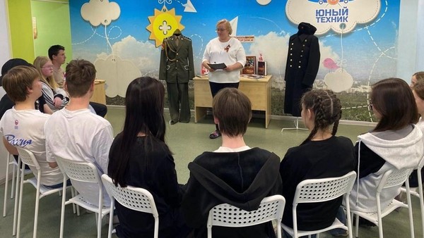 Патриотический час «Навеки в памяти героев имена»