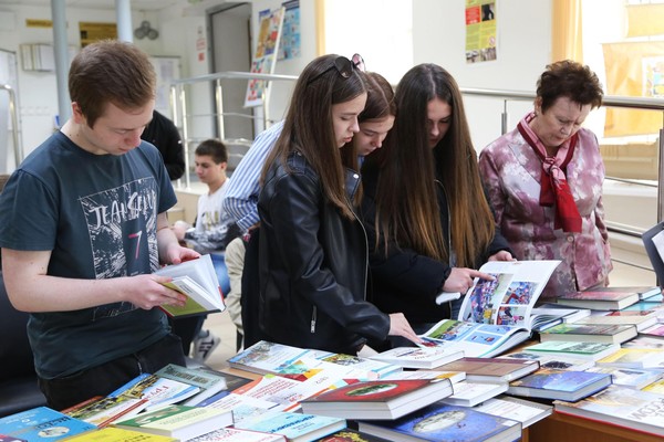 Литературный обзор «Искусство помогать: книжный взгляд на волонтерство»