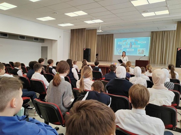 Патриотический час «Герои наших дней – слава и гордость России»