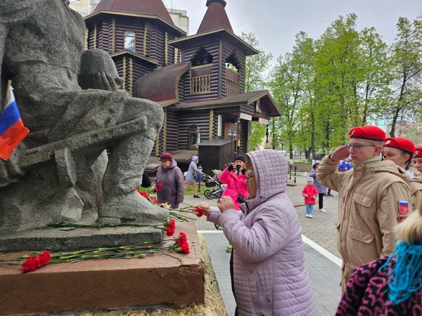 Честь и слава защитникам