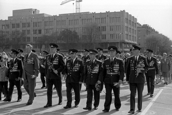 Лекция «Белгород встречает Победу. По фотографиям фотографа А. Бурьбо, 1980-е гг.»