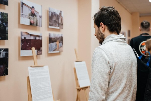 Экскурсия по выставке «Донбасс – 14–22. Право на жизнь»