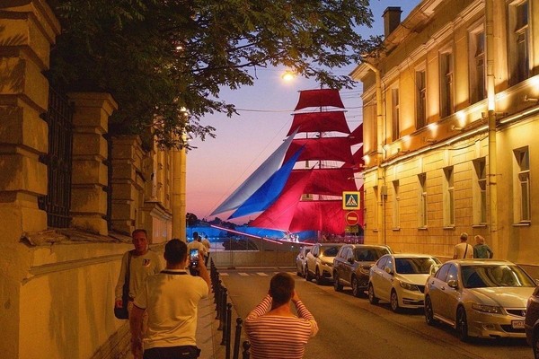 Выставка художественной фотографии «Привет из Петербурга»