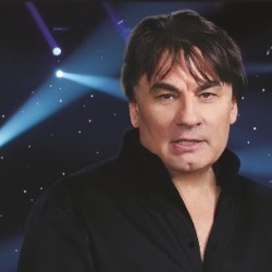 Александр Серов «Лепестками белых роз...»