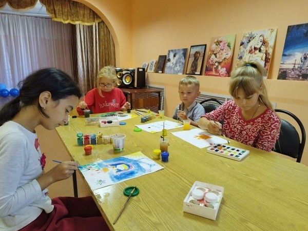 Выставка рисунков «Лучший день весны»