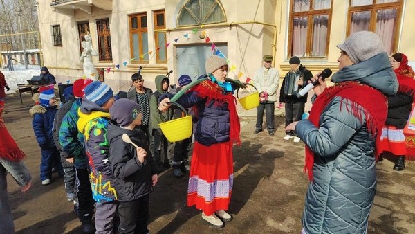 Гуляй, веселись с шумной Масленицей