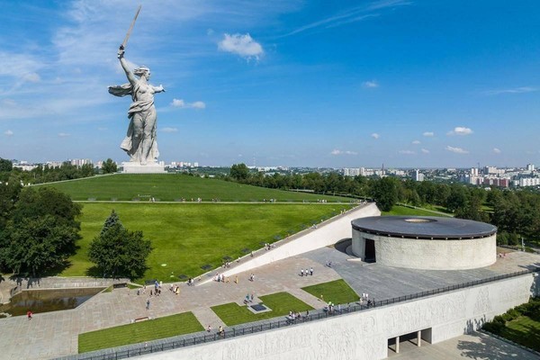 Экскурсия по мемориальному комплексу «Героям Сталинградской битвы» на Мамаевом кургане