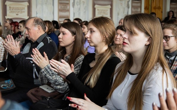 Презентация книги «Покинув театральные подмостки...»