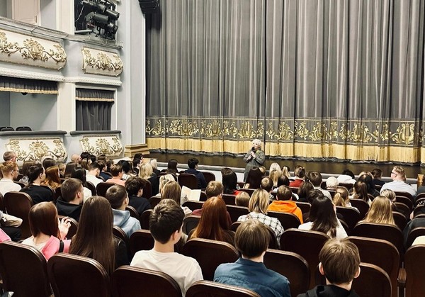 Театральный лекторий о спектаклях по произведениям Сергея Есенина