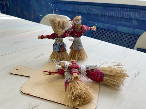 Создание игрушки из лыка