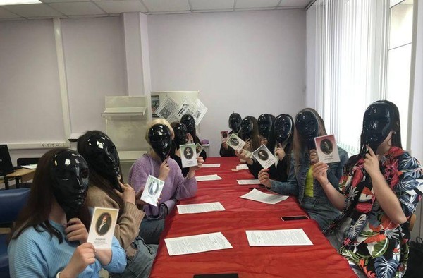 Игра «Штирлиц, а вас я попрошу остаться!»
