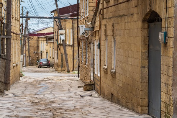 По историческим улочкам Дербента — на гольфкаре