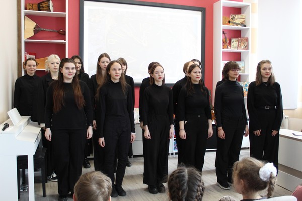 «Нас песня к Победе вела»: Музыкальный час