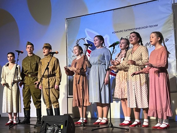 «Фронтовые песни в народных голосах»
