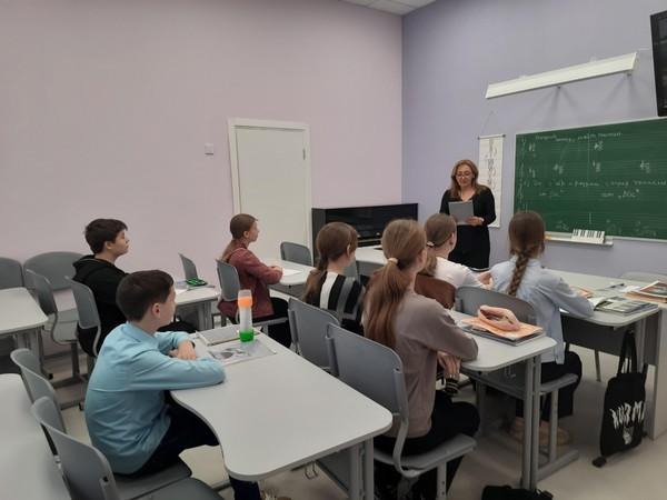 Лекция «Пронзаете сердце поныне вы, песни военных годин...»