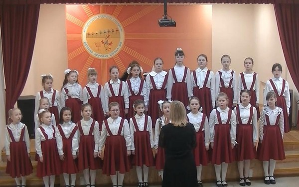 Концерт хора младших классов «Первоцвет»