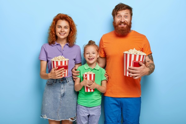 Литературно-художественный вечер «Волшебный фонарь: Семейные истории в кино и театре»
