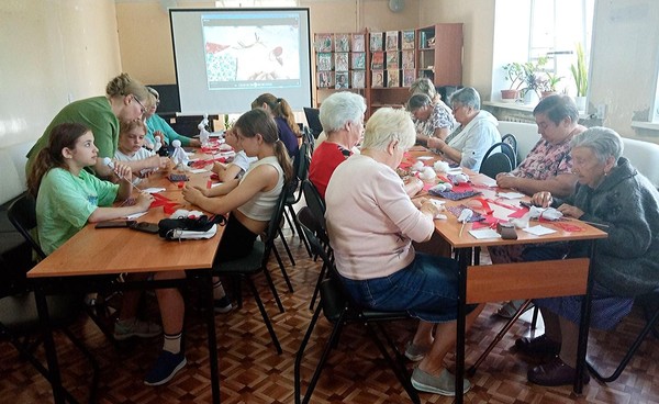 Творческий семейный праздник «Радуемся вместе: Семейный день в библиотеке»