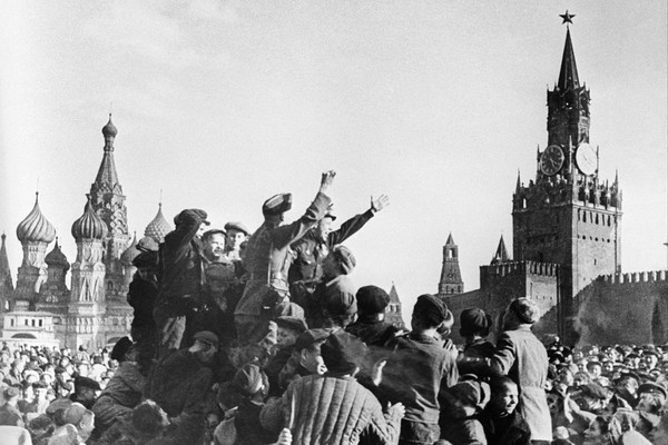 Виниловый вечер «Война, уступи место музыке»