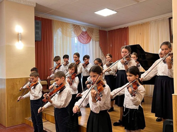 Открытый городской конкурс «Канифолька»