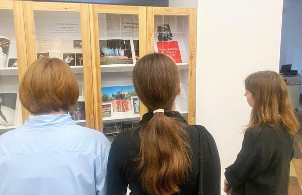 Выставка «Площадь Победы»