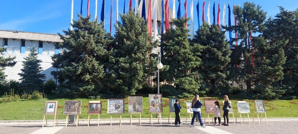 Выставка творческих работ студентов и преподавателей «Краски победы»
