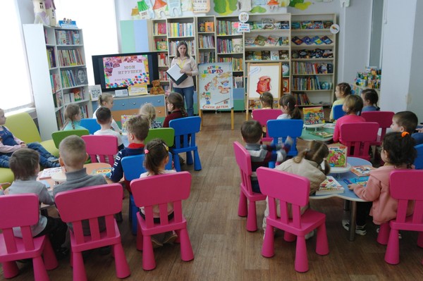 Литературный час «Разноцветные полянки»